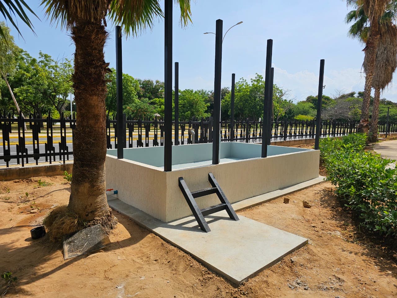Caseta impermeabilizada terminada con estructura metálica y acceso